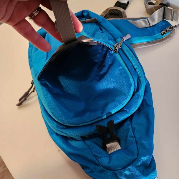 EUC Bright Blue Small Sling Pack - Picture 3 of 8